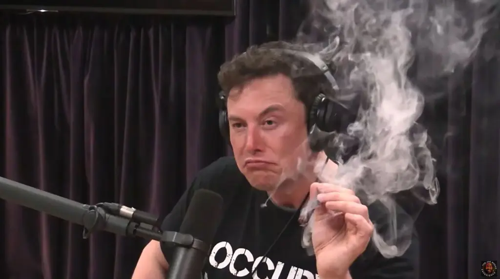 馬斯克說,在Joe Rogan 節目上公開抽大麻後,他與SpaceX員工被要求同意三年的隨機藥物抽查